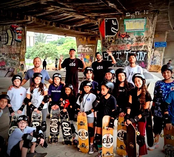 Equipe da EBS em evento de skate