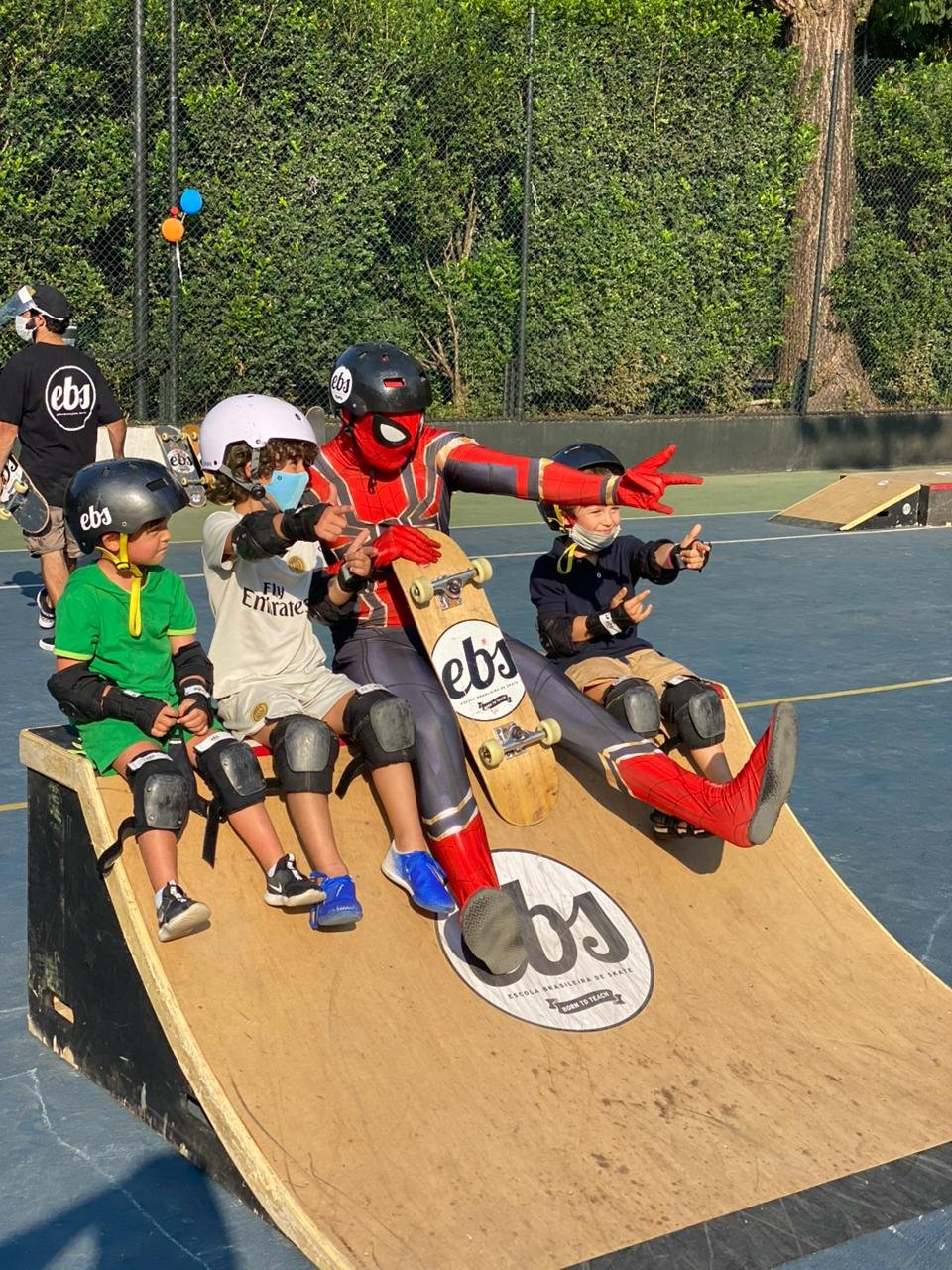 Momento de festa com skate na EBS
