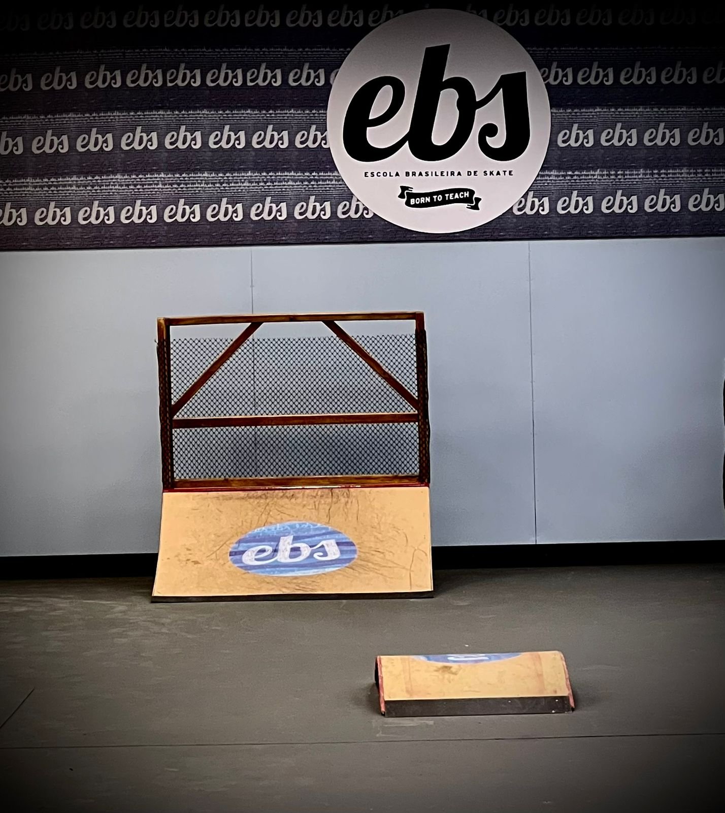Estrutura da pista para aprendizado de skate